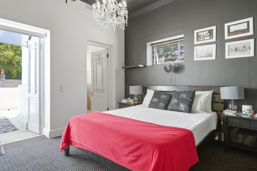 6 Bedroom Property for Sale in Green Point Western Cape